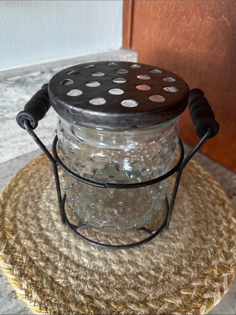 Farmhouse -style Hobnail Glass Floral Jar Vase With Handled Srand